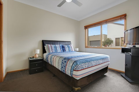 Apartments On Church - Unit 7 - Lightning Ridge Tourism 3