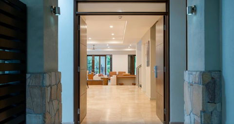 Sea Temple Port Douglas 3 Bedroom Luxury Villa - Lightning Ridge Tourism 5
