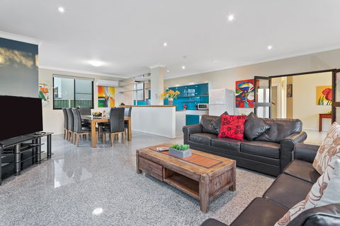 Villa De Marseilles - Melbourne - Lightning Ridge Tourism 4