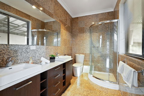 Villa De Marseilles - Melbourne - Lightning Ridge Tourism 2