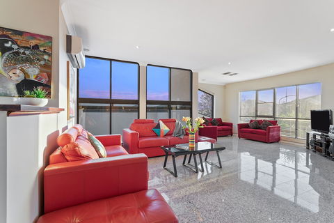 Villa De Marseilles - Melbourne - Lightning Ridge Tourism 5