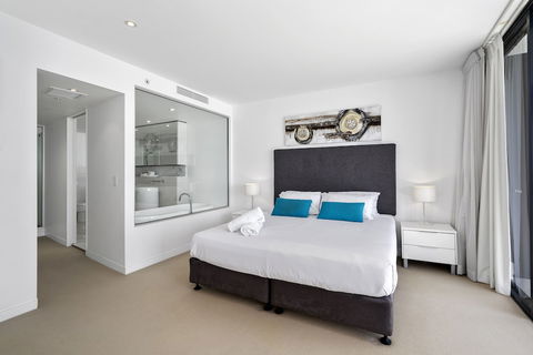 Oracle Broadbeach Apartments - Lightning Ridge Tourism 6