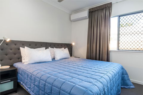 Blue Lagoon Villa B - Lightning Ridge Tourism 6