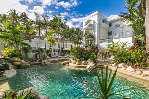 Poolside Apt In Alamanda Beachfront Resort 67 - Lightning Ridge Tourism 1