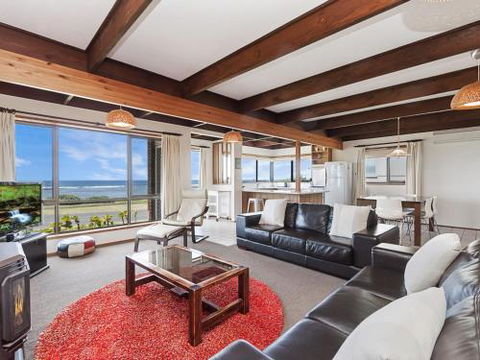 Swimmers Rest - Uninterrupted Panoramic Ocean Views - 1 Bedroom - Lightning Ridge Tourism 2