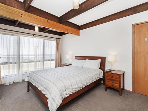 Swimmers Rest - Uninterrupted Panoramic Ocean Views - 1 Bedroom - Lightning Ridge Tourism 5
