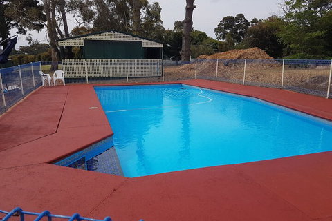 Lakes Caravilla Caravan Park - Lightning Ridge Tourism 5