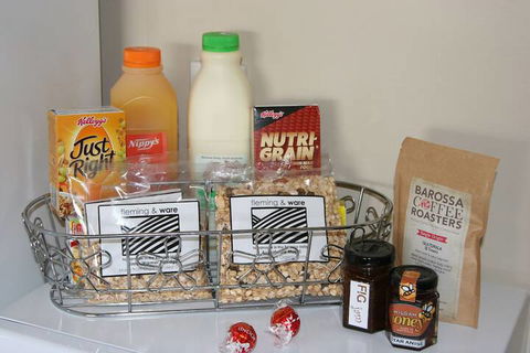 Under The Vines - Lightning Ridge Tourism 6