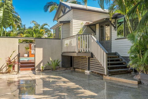 A PERFECT STAY - 3 Little Pigs - Lightning Ridge Tourism 1