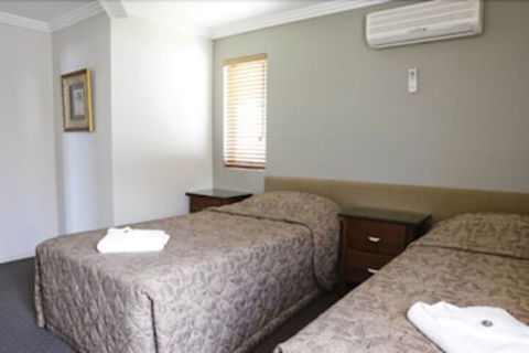 Pacific Reef By Kacys - Lightning Ridge Tourism 2