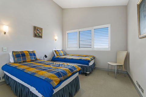 Redvue Apartments - Lightning Ridge Tourism 6