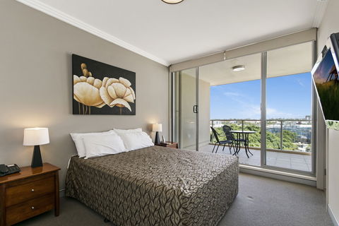 Redvue Apartments - Lightning Ridge Tourism 4