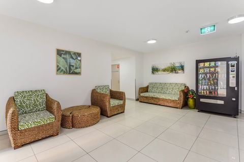 Redvue Apartments - Lightning Ridge Tourism 3