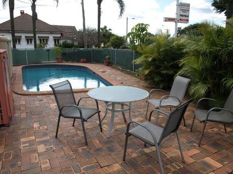 Lancaster Court Motel - Lightning Ridge Tourism 2
