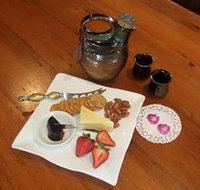 Ayr Bed  Breakfast on McIntyre - Lightning Ridge Tourism