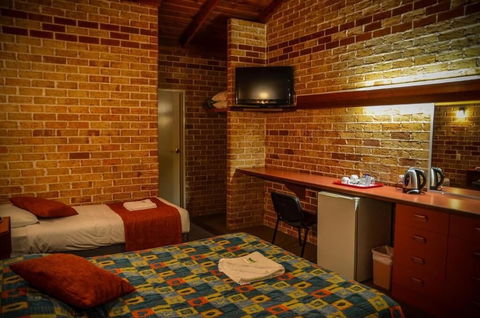 Beenleigh Village Motel - Lightning Ridge Tourism 6