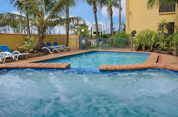 Kalua Holiday Apartments - Lightning Ridge Tourism 0
