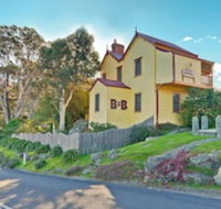 Two Story Bed  Breakfast - Lightning Ridge Tourism