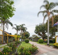 Lazy Acre Log Cabins - Lightning Ridge Tourism