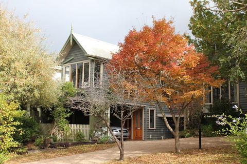 Oak Tree Lodge - Lightning Ridge Tourism 0