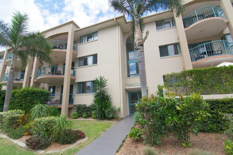 Pacific Place Apartments - Lightning Ridge Tourism 0