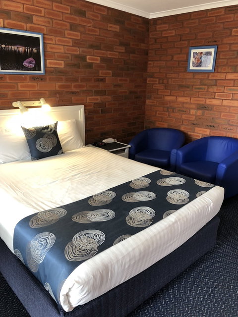 Pelican Motor Inn - Lightning Ridge Tourism 6