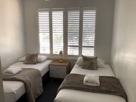 Burlington Holiday Apartments - Lightning Ridge Tourism 6
