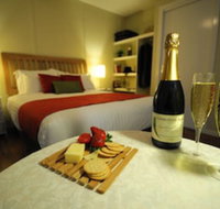 Gisborne Peak Winery Cottages - Lightning Ridge Tourism
