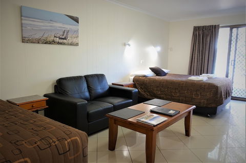 Pacific Palms Motor Inn - Lightning Ridge Tourism 2