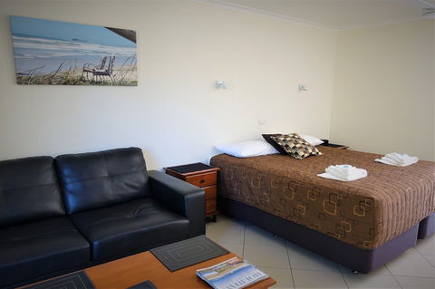 Pacific Palms Motor Inn - Lightning Ridge Tourism 3