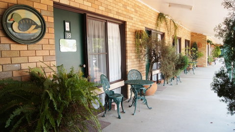 Ningana Motel - Lightning Ridge Tourism 1