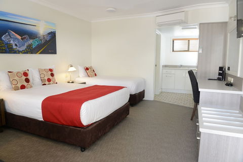 Rockpool Motor Inn - Lightning Ridge Tourism 5