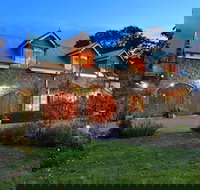 Mary Card's Coach House - Lightning Ridge Tourism