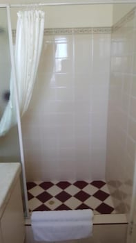 Anchorage Guest House - Lightning Ridge Tourism 3