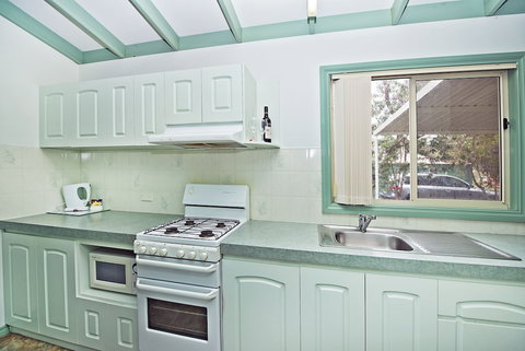 Acclaim Pine Grove Holiday Park - Lightning Ridge Tourism 5