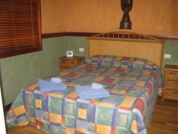 Ivanhoe Village Caravan Resort - Lightning Ridge Tourism 6