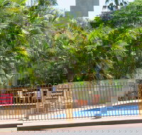 Emerald Gardens Motel  Apartments - Lightning Ridge Tourism