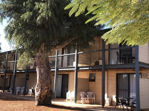 Pelican's Nest - Lightning Ridge Tourism 1