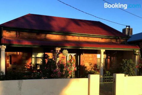 A Miners Rest - Lightning Ridge Tourism 6