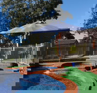 Golden Reef Motor Inn - Lightning Ridge Tourism