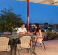 La Marina Waterfront Villa - Lightning Ridge Tourism