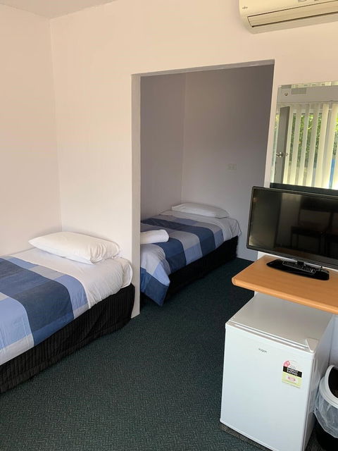 Mt Beauty Motor Inn - Lightning Ridge Tourism 1