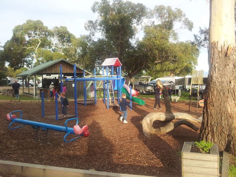 Iluka Holiday Centre - Lightning Ridge Tourism 4