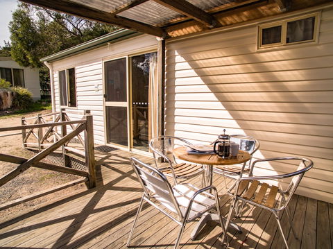 Iluka Holiday Centre - Lightning Ridge Tourism 0