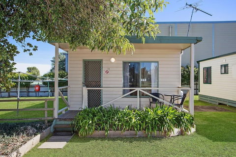 Hamilton Caravan Park - Lightning Ridge Tourism 0