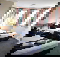 Meadowbrook Hotel - Lightning Ridge Tourism