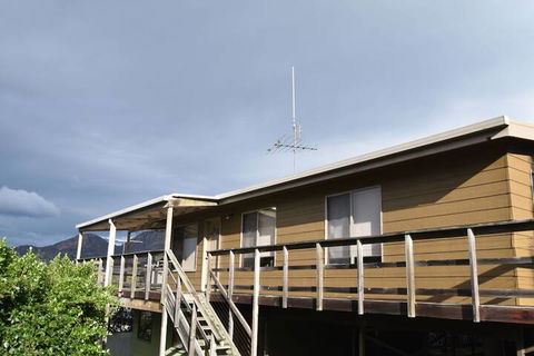 Freycinet On The Bay - Lightning Ridge Tourism 1