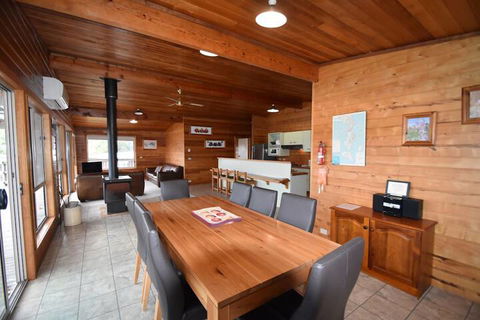 Freycinet On The Bay - Lightning Ridge Tourism 6