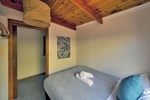 Dove On Freycinet - Lightning Ridge Tourism 0