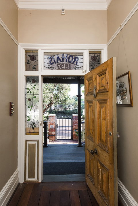 Guildford River Retreat - Lightning Ridge Tourism 0